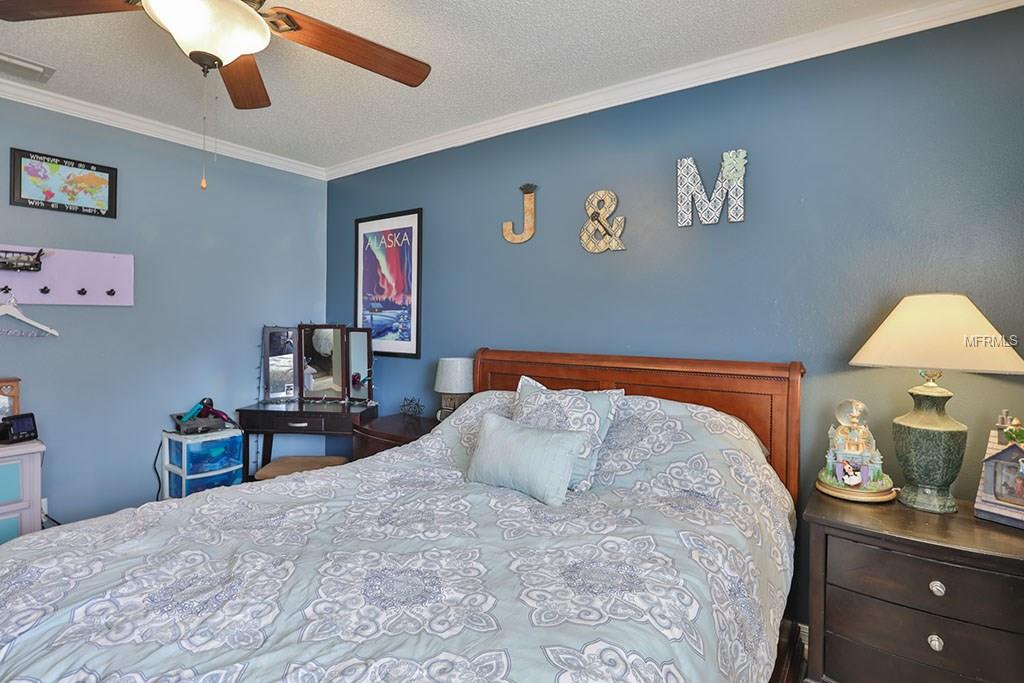 1556 HUNTINGTON LANE, CLEARWATER, Florida 33755, 3 Bedrooms Bedrooms, 5 Rooms Rooms,2 BathroomsBathrooms,Residential,For sale,HUNTINGTON,T2928234