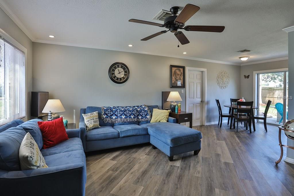 1556 HUNTINGTON LANE, CLEARWATER, Florida 33755, 3 Bedrooms Bedrooms, 5 Rooms Rooms,2 BathroomsBathrooms,Residential,For sale,HUNTINGTON,T2928234