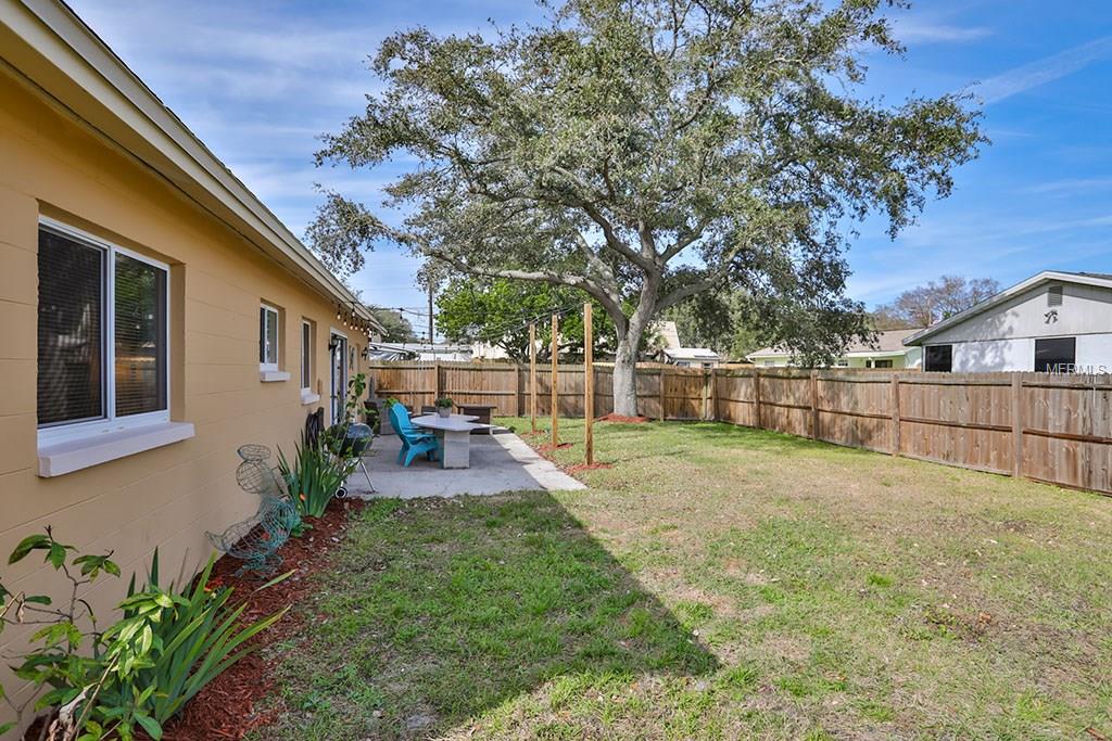 1556 HUNTINGTON LANE, CLEARWATER, Florida 33755, 3 Bedrooms Bedrooms, 5 Rooms Rooms,2 BathroomsBathrooms,Residential,For sale,HUNTINGTON,T2928234