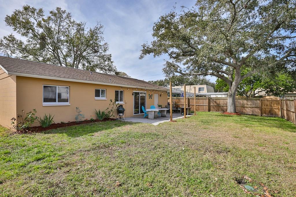 1556 HUNTINGTON LANE, CLEARWATER, Florida 33755, 3 Bedrooms Bedrooms, 5 Rooms Rooms,2 BathroomsBathrooms,Residential,For sale,HUNTINGTON,T2928234