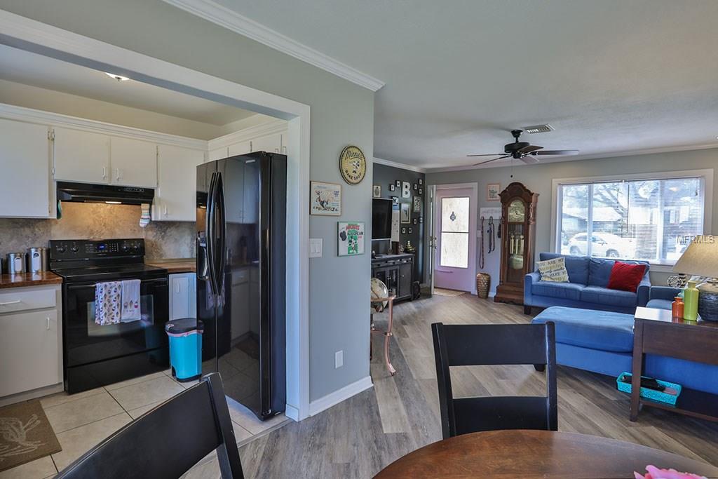 1556 HUNTINGTON LANE, CLEARWATER, Florida 33755, 3 Bedrooms Bedrooms, 5 Rooms Rooms,2 BathroomsBathrooms,Residential,For sale,HUNTINGTON,T2928234