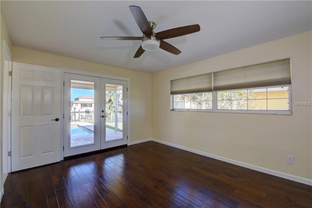 310 PALM ISLAND SE, CLEARWATER BEACH, Florida 33767, 4 Bedrooms Bedrooms, 4 Rooms Rooms,3 BathroomsBathrooms,Residential,For sale,PALM,U7837893