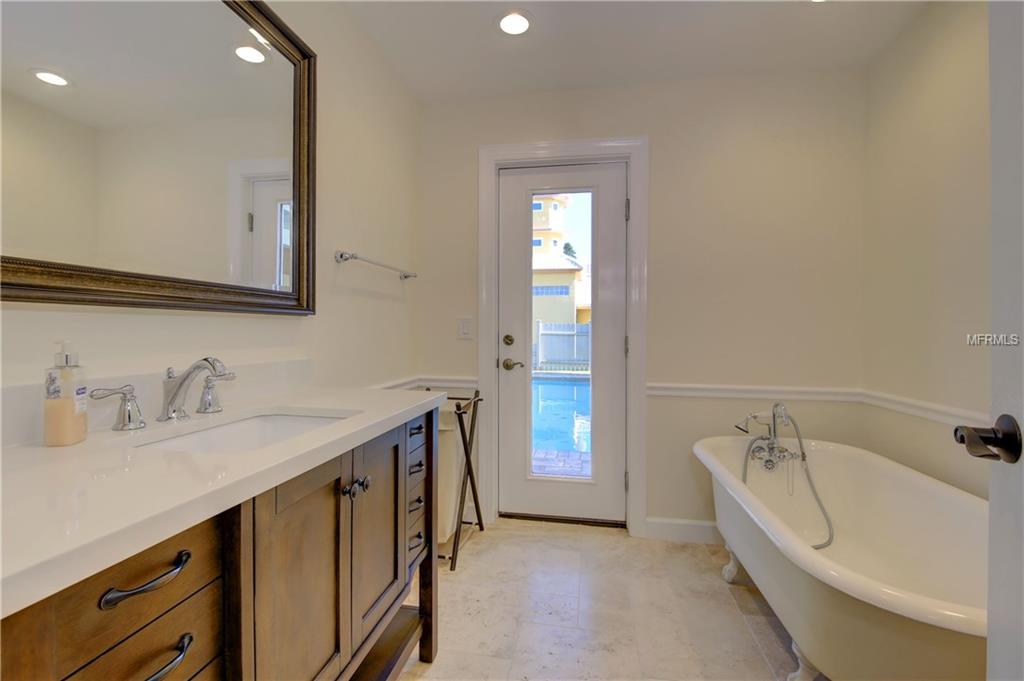 310 PALM ISLAND SE, CLEARWATER BEACH, Florida 33767, 4 Bedrooms Bedrooms, 4 Rooms Rooms,3 BathroomsBathrooms,Residential,For sale,PALM,U7837893