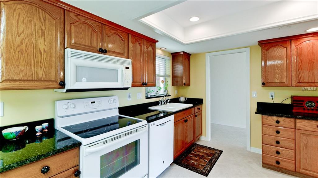 3230 BRUNSWICK LANE, SARASOTA, Florida 34239, 2 Bedrooms Bedrooms, 6 Rooms Rooms,2 BathroomsBathrooms,Residential,For sale,BRUNSWICK,A4175978