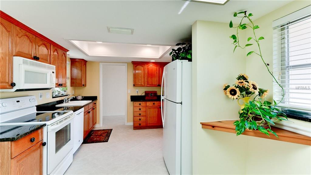 3230 BRUNSWICK LANE, SARASOTA, Florida 34239, 2 Bedrooms Bedrooms, 6 Rooms Rooms,2 BathroomsBathrooms,Residential,For sale,BRUNSWICK,A4175978