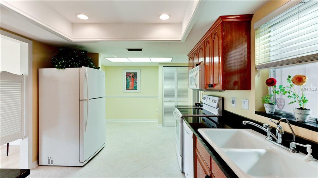3230 BRUNSWICK LANE, SARASOTA, Florida 34239, 2 Bedrooms Bedrooms, 6 Rooms Rooms,2 BathroomsBathrooms,Residential,For sale,BRUNSWICK,A4175978