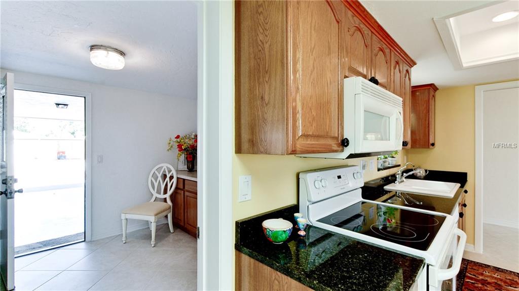 3230 BRUNSWICK LANE, SARASOTA, Florida 34239, 2 Bedrooms Bedrooms, 6 Rooms Rooms,2 BathroomsBathrooms,Residential,For sale,BRUNSWICK,A4175978