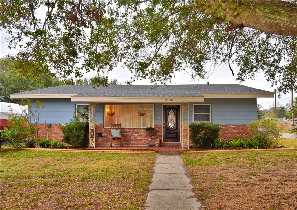 1500 AVENUE H NE, WINTER HAVEN, Florida 33881, 4 Bedrooms Bedrooms, 7 Rooms Rooms,2 BathroomsBathrooms,Residential,For sale,AVENUE H,P4718498