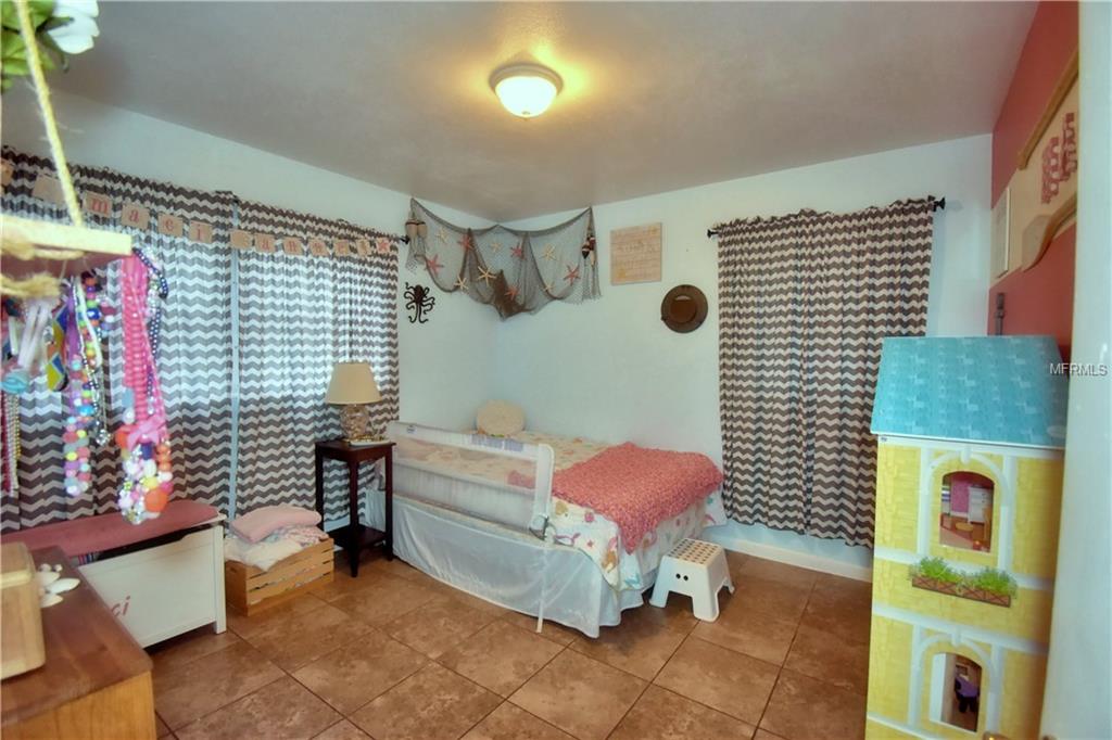 1500 AVENUE H NE, WINTER HAVEN, Florida 33881, 4 Bedrooms Bedrooms, 7 Rooms Rooms,2 BathroomsBathrooms,Residential,For sale,AVENUE H,P4718498