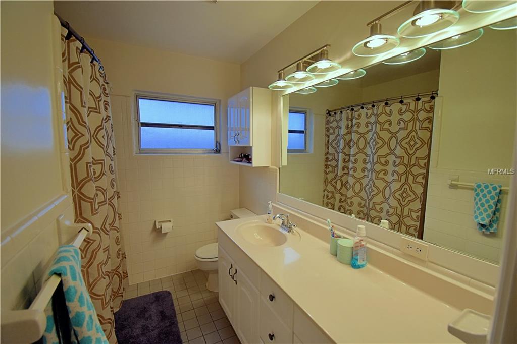 1500 AVENUE H NE, WINTER HAVEN, Florida 33881, 4 Bedrooms Bedrooms, 7 Rooms Rooms,2 BathroomsBathrooms,Residential,For sale,AVENUE H,P4718498