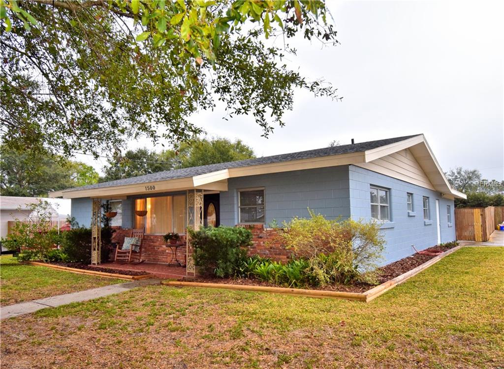 1500 AVENUE H NE, WINTER HAVEN, Florida 33881, 4 Bedrooms Bedrooms, 7 Rooms Rooms,2 BathroomsBathrooms,Residential,For sale,AVENUE H,P4718498