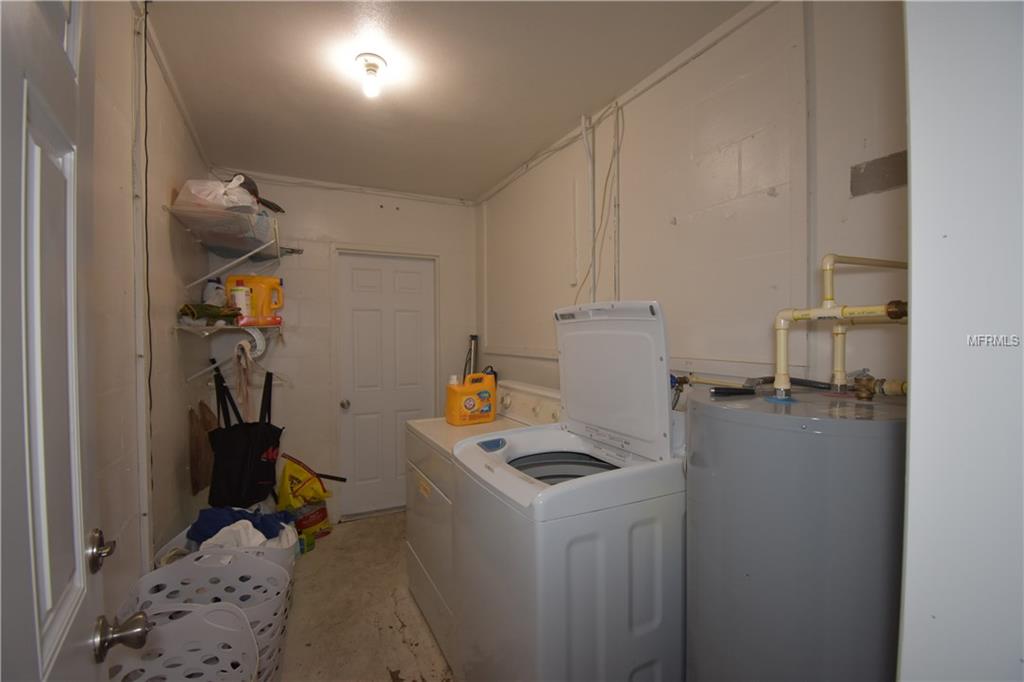 1500 AVENUE H NE, WINTER HAVEN, Florida 33881, 4 Bedrooms Bedrooms, 7 Rooms Rooms,2 BathroomsBathrooms,Residential,For sale,AVENUE H,P4718498