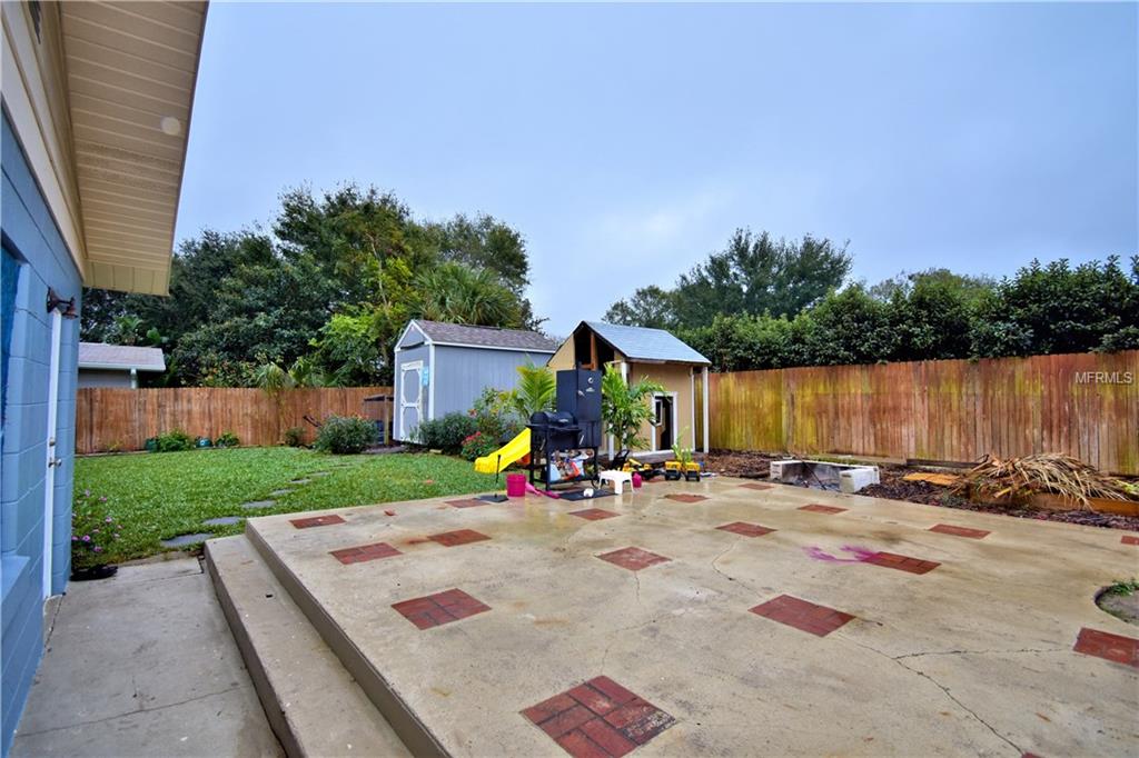 1500 AVENUE H NE, WINTER HAVEN, Florida 33881, 4 Bedrooms Bedrooms, 7 Rooms Rooms,2 BathroomsBathrooms,Residential,For sale,AVENUE H,P4718498