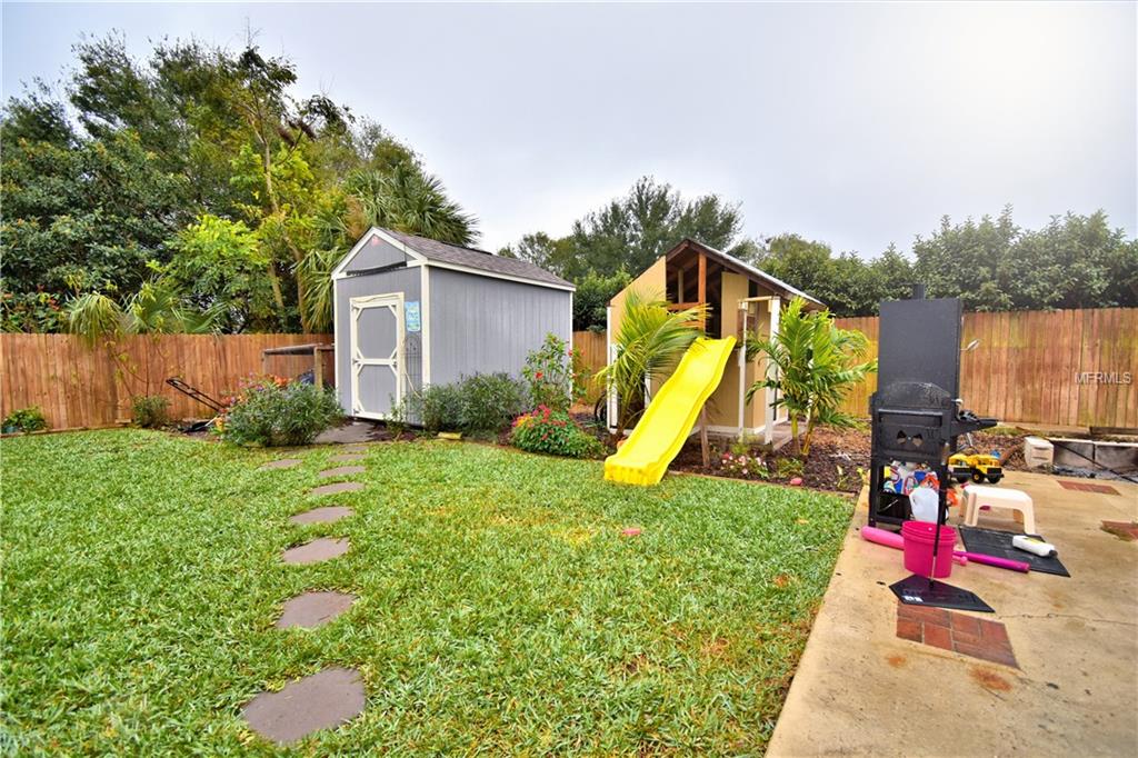 1500 AVENUE H NE, WINTER HAVEN, Florida 33881, 4 Bedrooms Bedrooms, 7 Rooms Rooms,2 BathroomsBathrooms,Residential,For sale,AVENUE H,P4718498