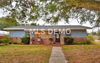 1500 AVENUE H NE, WINTER HAVEN, Florida 33881, 4 Bedrooms Bedrooms, 7 Rooms Rooms,2 BathroomsBathrooms,Residential,For sale,AVENUE H,P4718498