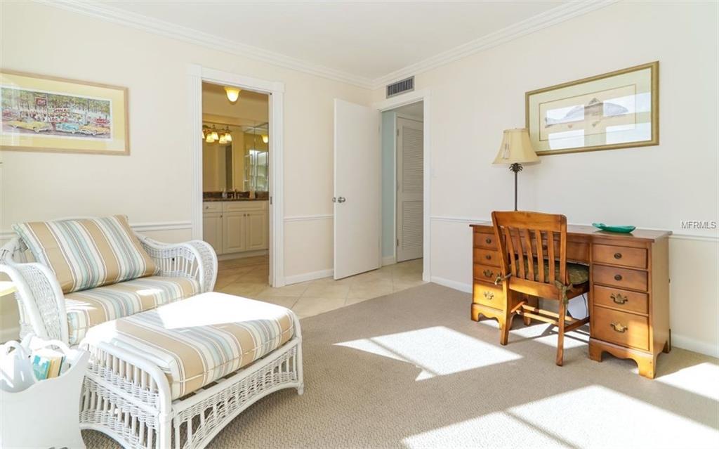 1 BENJAMIN FRANKLIN DRIVE, SARASOTA, Florida 34236, 2 Bedrooms Bedrooms, 5 Rooms Rooms,2 BathroomsBathrooms,Residential,For sale,BENJAMIN FRANKLIN,A4207387