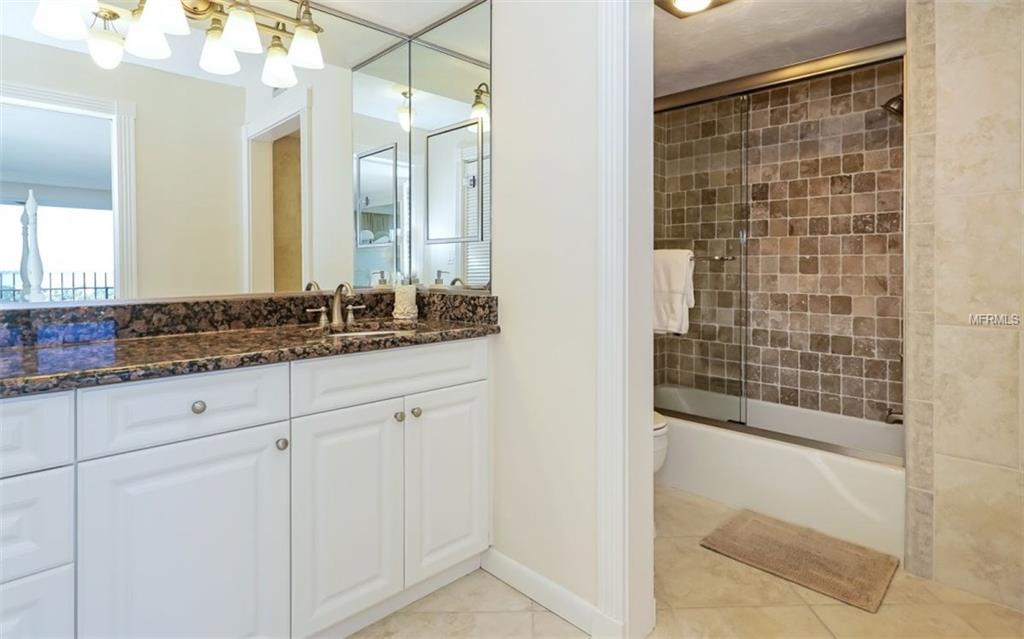 1 BENJAMIN FRANKLIN DRIVE, SARASOTA, Florida 34236, 2 Bedrooms Bedrooms, 5 Rooms Rooms,2 BathroomsBathrooms,Residential,For sale,BENJAMIN FRANKLIN,A4207387