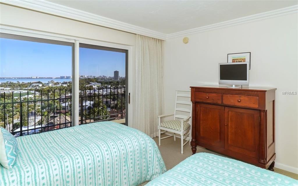 1 BENJAMIN FRANKLIN DRIVE, SARASOTA, Florida 34236, 2 Bedrooms Bedrooms, 5 Rooms Rooms,2 BathroomsBathrooms,Residential,For sale,BENJAMIN FRANKLIN,A4207387