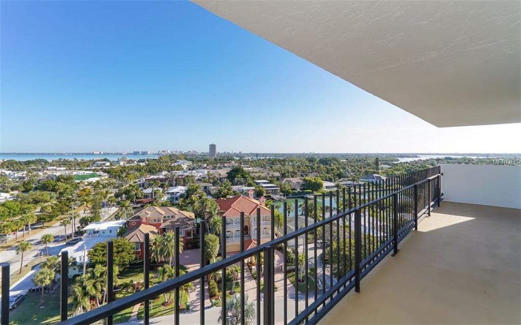 1 BENJAMIN FRANKLIN DRIVE, SARASOTA, Florida 34236, 2 Bedrooms Bedrooms, 5 Rooms Rooms,2 BathroomsBathrooms,Residential,For sale,BENJAMIN FRANKLIN,A4207387