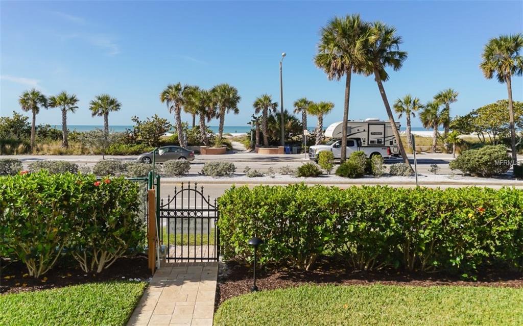 1 BENJAMIN FRANKLIN DRIVE, SARASOTA, Florida 34236, 2 Bedrooms Bedrooms, 5 Rooms Rooms,2 BathroomsBathrooms,Residential,For sale,BENJAMIN FRANKLIN,A4207387