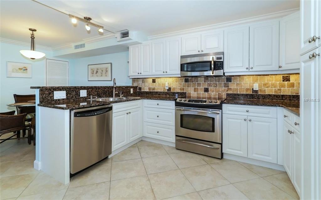 1 BENJAMIN FRANKLIN DRIVE, SARASOTA, Florida 34236, 2 Bedrooms Bedrooms, 5 Rooms Rooms,2 BathroomsBathrooms,Residential,For sale,BENJAMIN FRANKLIN,A4207387
