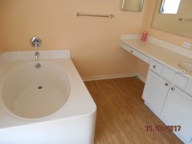 3368 DELTONA BOULEVARD, SPRING HILL, Florida 34606, 4 Bedrooms Bedrooms, 5 Rooms Rooms,2 BathroomsBathrooms,Residential,For sale,DELTONA,T2919032