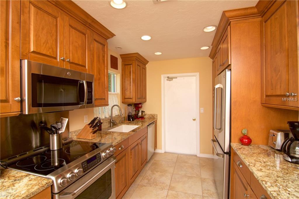 704 TROPICAL CIRCLE, SARASOTA, Florida 34242, 3 Bedrooms Bedrooms, 6 Rooms Rooms,2 BathroomsBathrooms,Residential,For sale,TROPICAL,A4197363