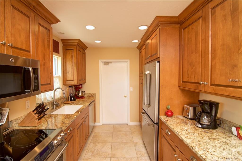 704 TROPICAL CIRCLE, SARASOTA, Florida 34242, 3 Bedrooms Bedrooms, 6 Rooms Rooms,2 BathroomsBathrooms,Residential,For sale,TROPICAL,A4197363