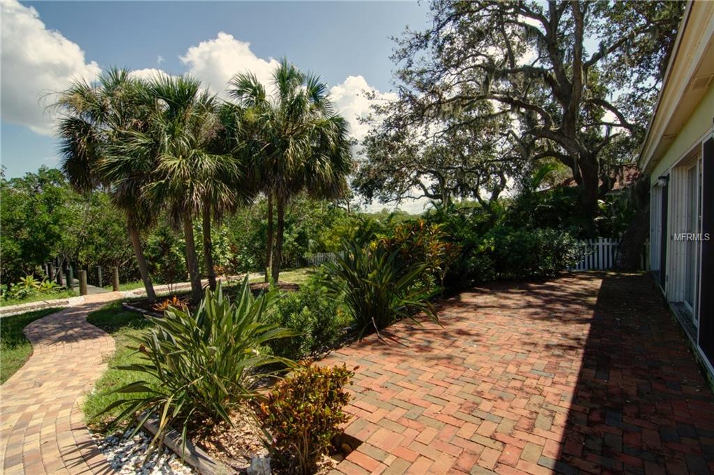 704 TROPICAL CIRCLE, SARASOTA, Florida 34242, 3 Bedrooms Bedrooms, 6 Rooms Rooms,2 BathroomsBathrooms,Residential,For sale,TROPICAL,A4197363