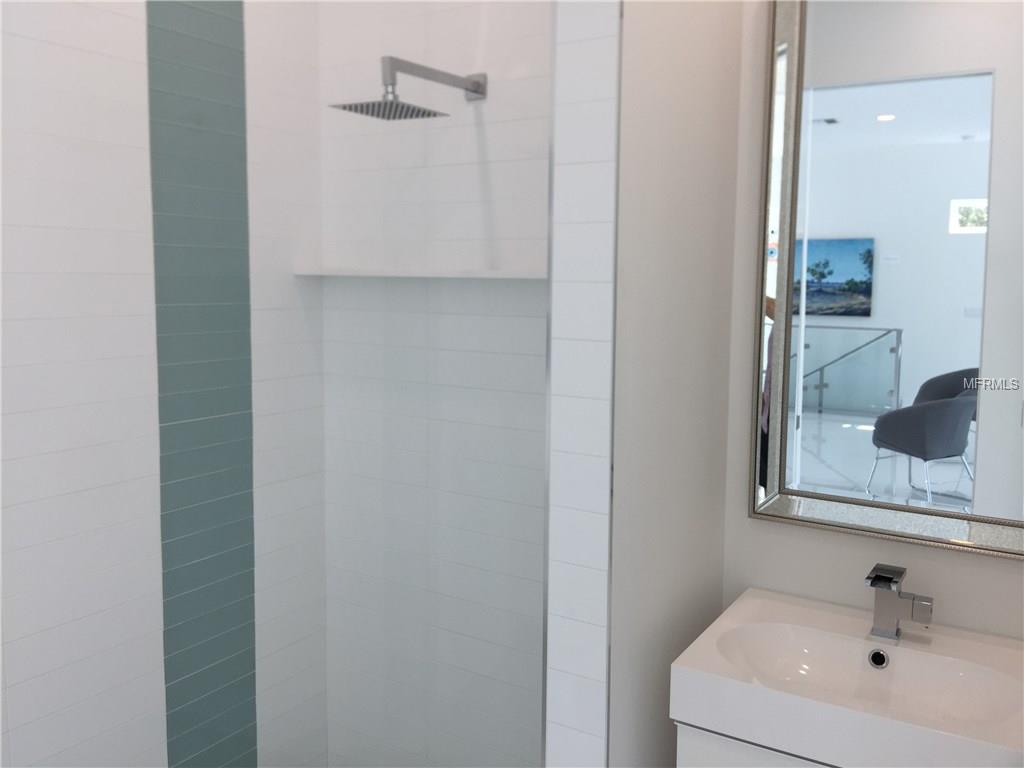 2745 S EAST AVENUE, SARASOTA, Florida 34239, 3 Bedrooms Bedrooms, 3 Rooms Rooms,3 BathroomsBathrooms,Residential,For sale,EAST,A4205568