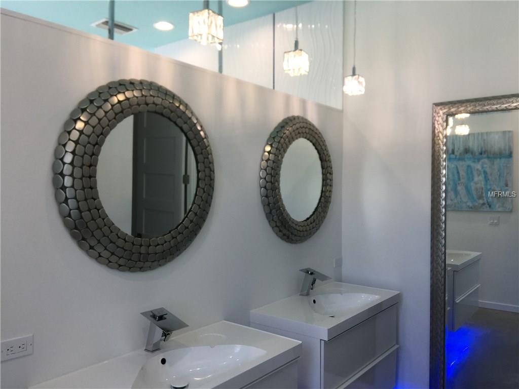 2745 S EAST AVENUE, SARASOTA, Florida 34239, 3 Bedrooms Bedrooms, 3 Rooms Rooms,3 BathroomsBathrooms,Residential,For sale,EAST,A4205568