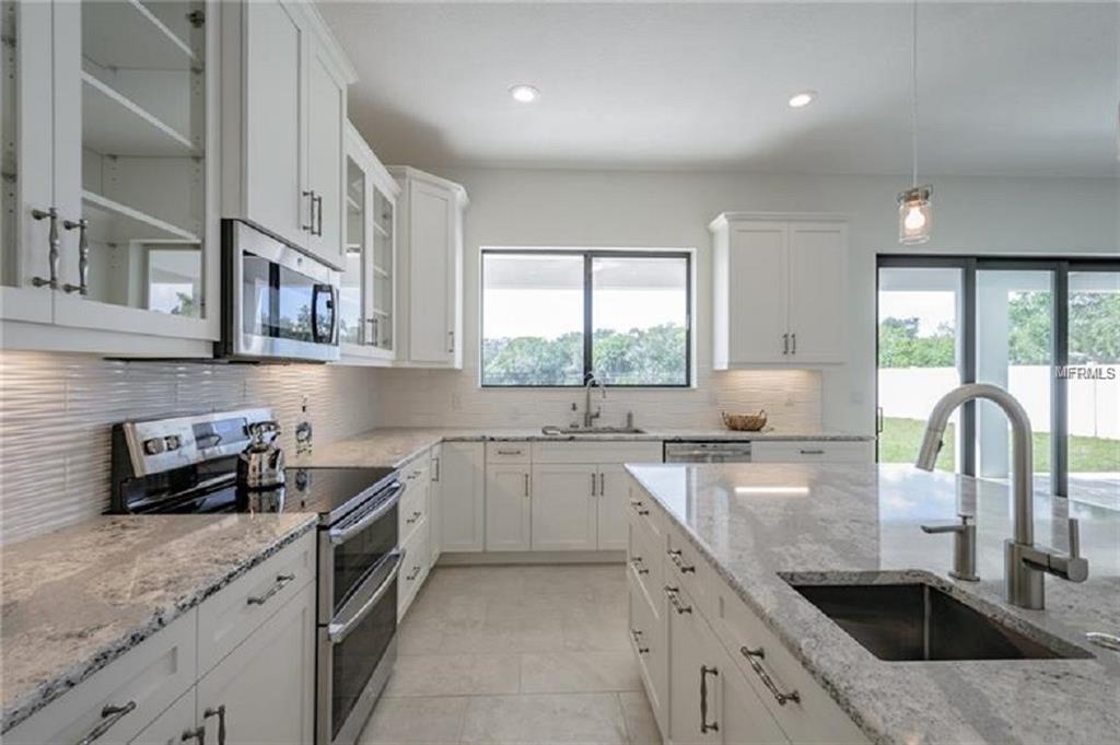 2660 COLUMBUS WAY S, ST PETERSBURG, Florida 33712, 3 Bedrooms Bedrooms, 6 Rooms Rooms,2 BathroomsBathrooms,Residential,For sale,COLUMBUS,U7842739