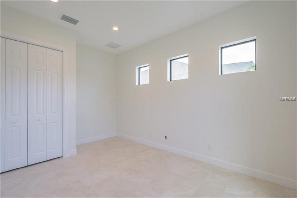 2660 COLUMBUS WAY S, ST PETERSBURG, Florida 33712, 3 Bedrooms Bedrooms, 6 Rooms Rooms,2 BathroomsBathrooms,Residential,For sale,COLUMBUS,U7842739