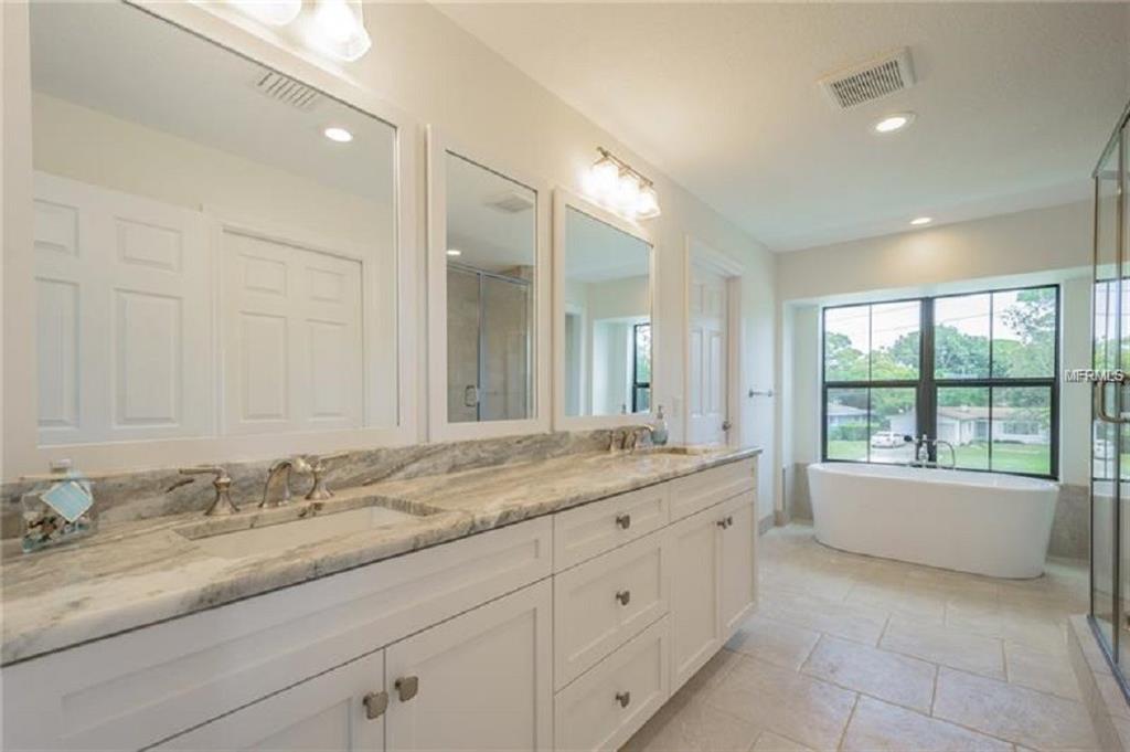 2660 COLUMBUS WAY S, ST PETERSBURG, Florida 33712, 3 Bedrooms Bedrooms, 6 Rooms Rooms,2 BathroomsBathrooms,Residential,For sale,COLUMBUS,U7842739
