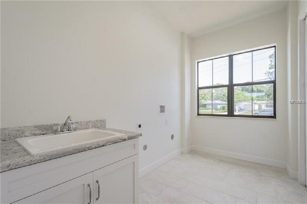 2660 COLUMBUS WAY S, ST PETERSBURG, Florida 33712, 3 Bedrooms Bedrooms, 6 Rooms Rooms,2 BathroomsBathrooms,Residential,For sale,COLUMBUS,U7842739