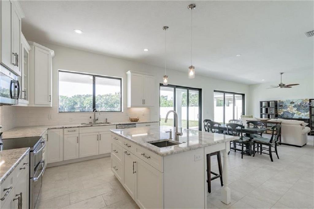 2660 COLUMBUS WAY S, ST PETERSBURG, Florida 33712, 3 Bedrooms Bedrooms, 6 Rooms Rooms,2 BathroomsBathrooms,Residential,For sale,COLUMBUS,U7842739