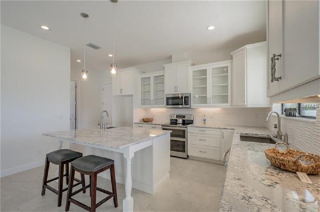 2660 COLUMBUS WAY S, ST PETERSBURG, Florida 33712, 3 Bedrooms Bedrooms, 6 Rooms Rooms,2 BathroomsBathrooms,Residential,For sale,COLUMBUS,U7842739