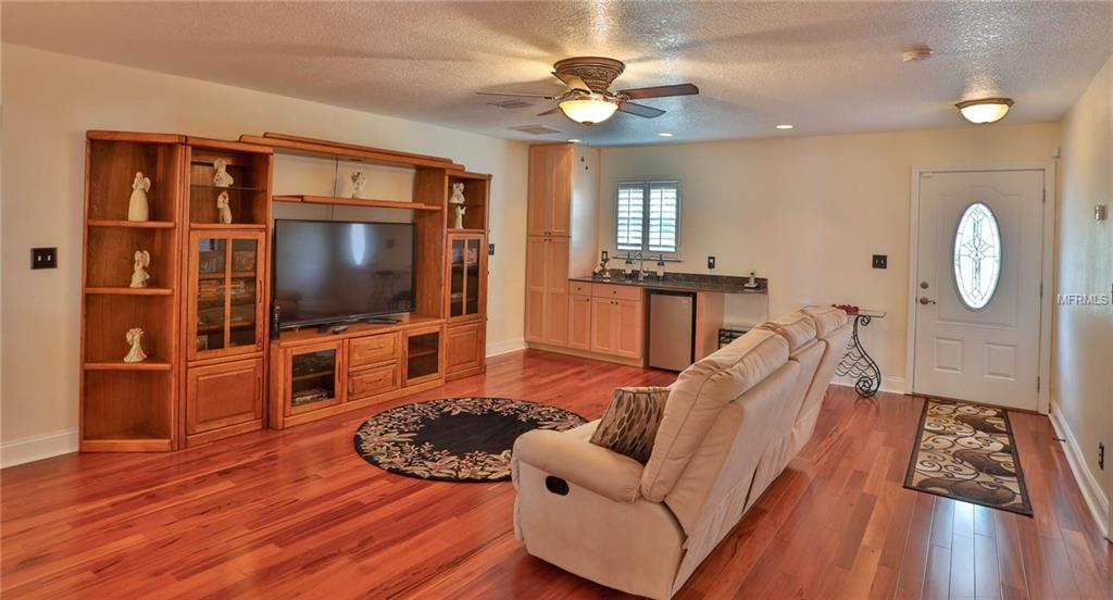 895 4TH STREET S, SAFETY HARBOR, Florida 34695, 3 Bedrooms Bedrooms, 7 Rooms Rooms,2 BathroomsBathrooms,Residential,For sale,4TH,U7846210