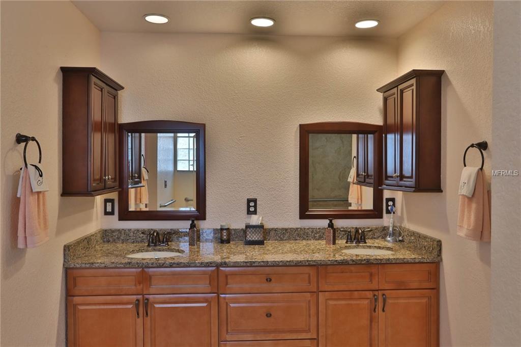 895 4TH STREET S, SAFETY HARBOR, Florida 34695, 3 Bedrooms Bedrooms, 7 Rooms Rooms,2 BathroomsBathrooms,Residential,For sale,4TH,U7846210