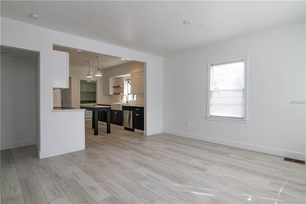 211 E MURIEL STREET, ORLANDO, Florida 32806, 3 Bedrooms Bedrooms, 3 Rooms Rooms,3 BathroomsBathrooms,Residential,For sale,MURIEL,O5561237