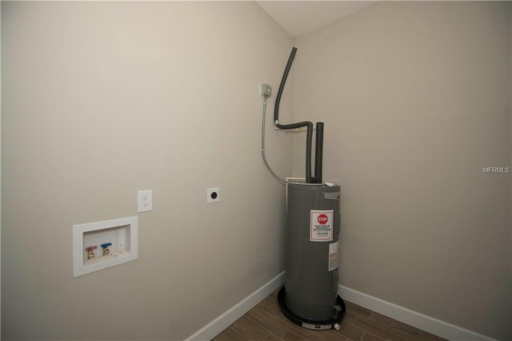 208 JEFFERSON CIRCLE NE, ST PETERSBURG, Florida 33702, 4 Bedrooms Bedrooms, 7 Rooms Rooms,2 BathroomsBathrooms,Residential,For sale,JEFFERSON,U7846211