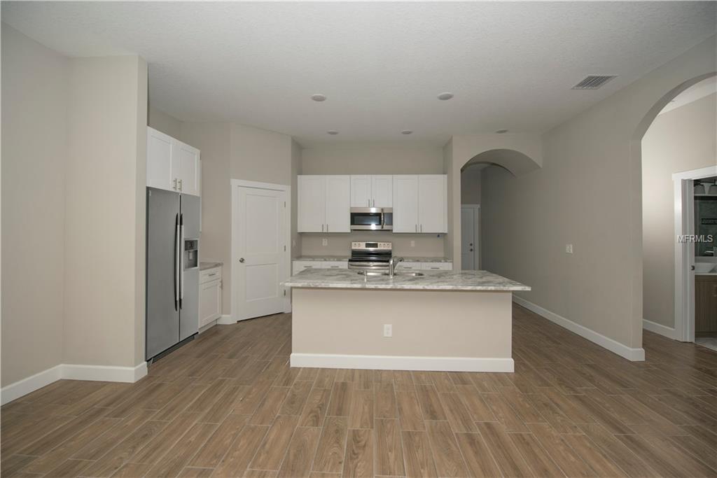 208 JEFFERSON CIRCLE NE, ST PETERSBURG, Florida 33702, 4 Bedrooms Bedrooms, 7 Rooms Rooms,2 BathroomsBathrooms,Residential,For sale,JEFFERSON,U7846211