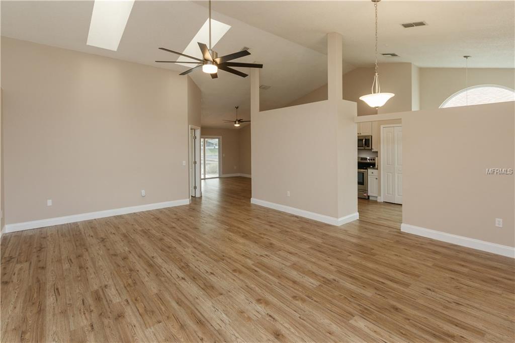 3127 DELLCREST PLACE, LAKE MARY, Florida 32746, 3 Bedrooms Bedrooms, 9 Rooms Rooms,2 BathroomsBathrooms,Residential,For sale,DELLCREST,O5561239