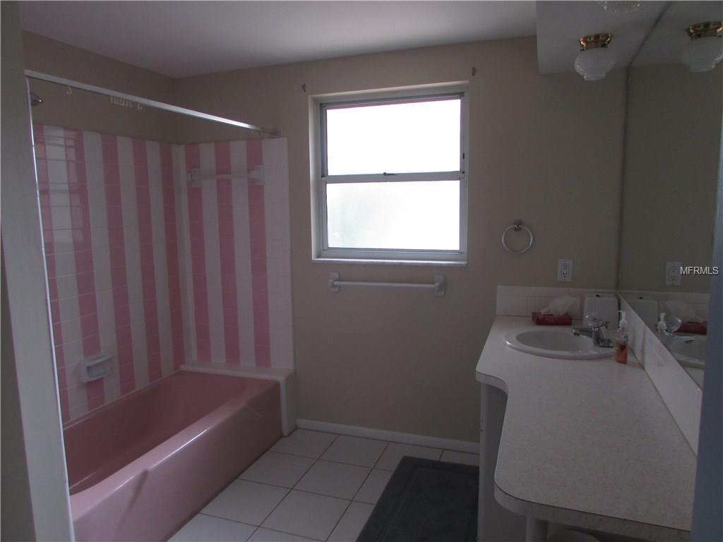 122 ALGIERS DRIVE, VENICE, Florida 34293, 3 Bedrooms Bedrooms, 6 Rooms Rooms,2 BathroomsBathrooms,Residential,For sale,ALGIERS,A4176528