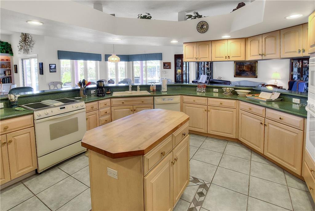 208 FAIRWAY DRIVE, HAINES CITY, Florida 33844, 3 Bedrooms Bedrooms, 10 Rooms Rooms,3 BathroomsBathrooms,Residential,For sale,FAIRWAY,P4718641