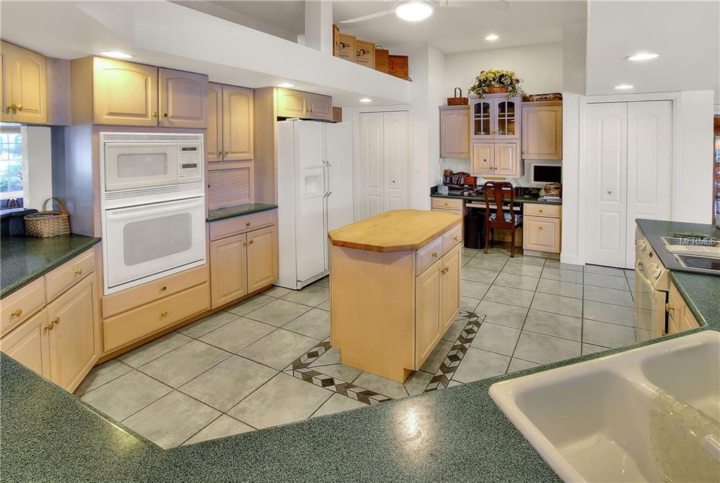 208 FAIRWAY DRIVE, HAINES CITY, Florida 33844, 3 Bedrooms Bedrooms, 10 Rooms Rooms,3 BathroomsBathrooms,Residential,For sale,FAIRWAY,P4718641