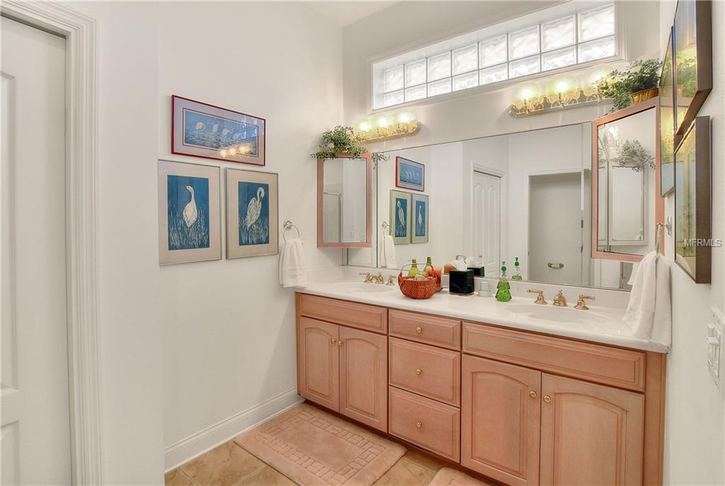 208 FAIRWAY DRIVE, HAINES CITY, Florida 33844, 3 Bedrooms Bedrooms, 10 Rooms Rooms,3 BathroomsBathrooms,Residential,For sale,FAIRWAY,P4718641