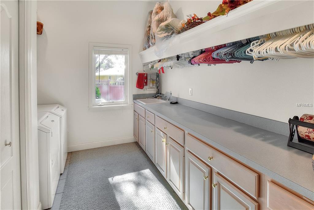 208 FAIRWAY DRIVE, HAINES CITY, Florida 33844, 3 Bedrooms Bedrooms, 10 Rooms Rooms,3 BathroomsBathrooms,Residential,For sale,FAIRWAY,P4718641