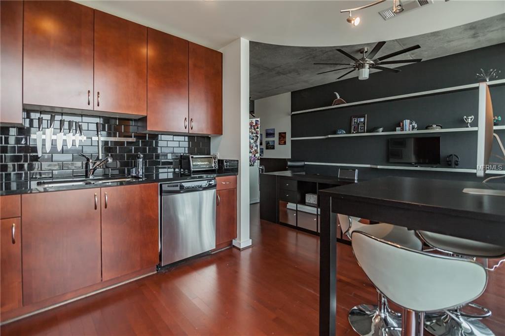 777 N ASHLEY DRIVE, TAMPA, Florida 33602, 1 Bedroom Bedrooms, 3 Rooms Rooms,1 BathroomBathrooms,Residential,For sale,ASHLEY,T2927857