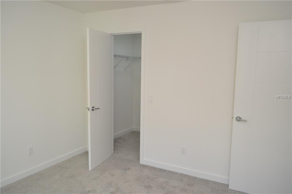 2880 S SHADE AVENUE, SARASOTA, Florida 34239, 3 Bedrooms Bedrooms, 7 Rooms Rooms,2 BathroomsBathrooms,Residential,For sale,SHADE,A4209674